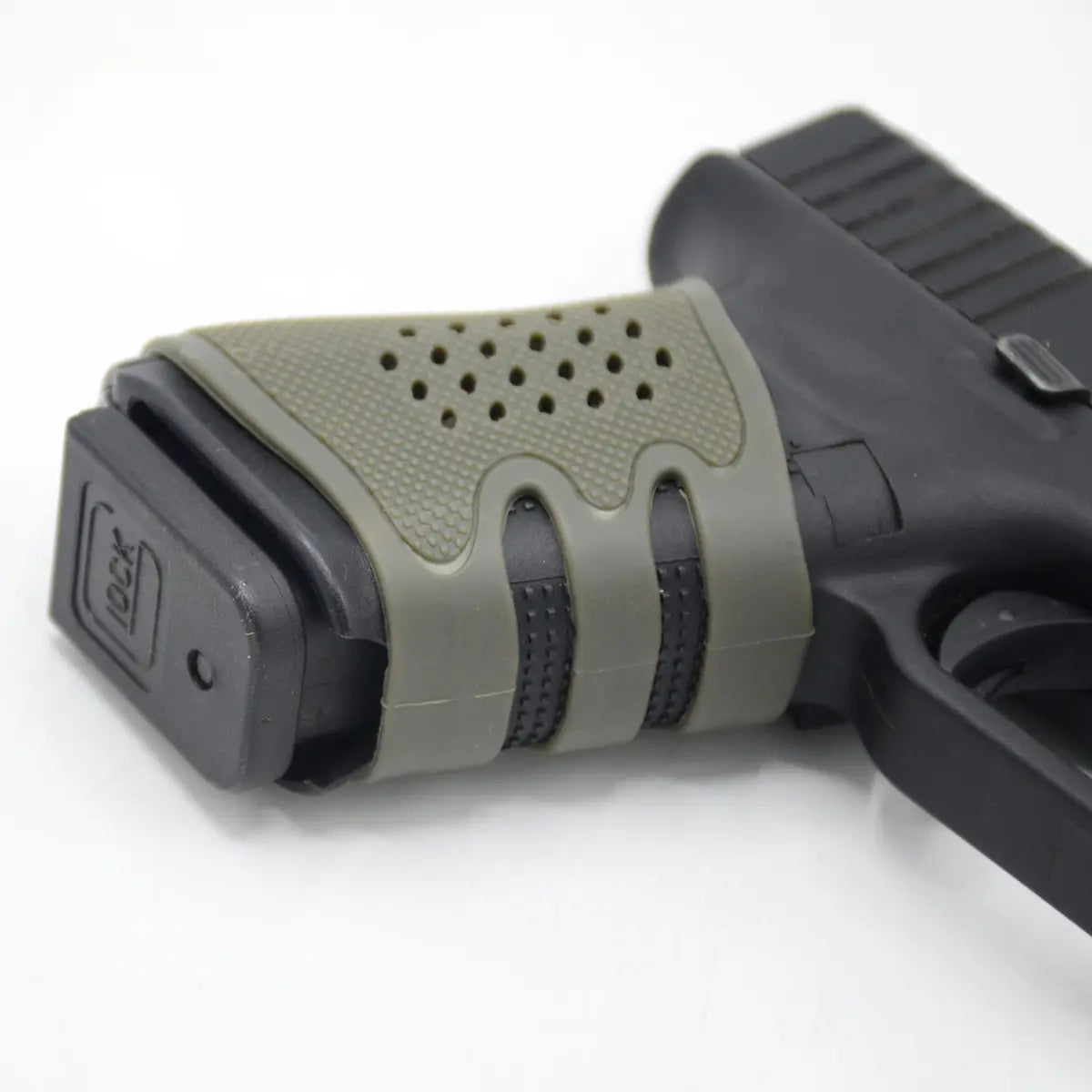 Universal rubber grip for handguns
